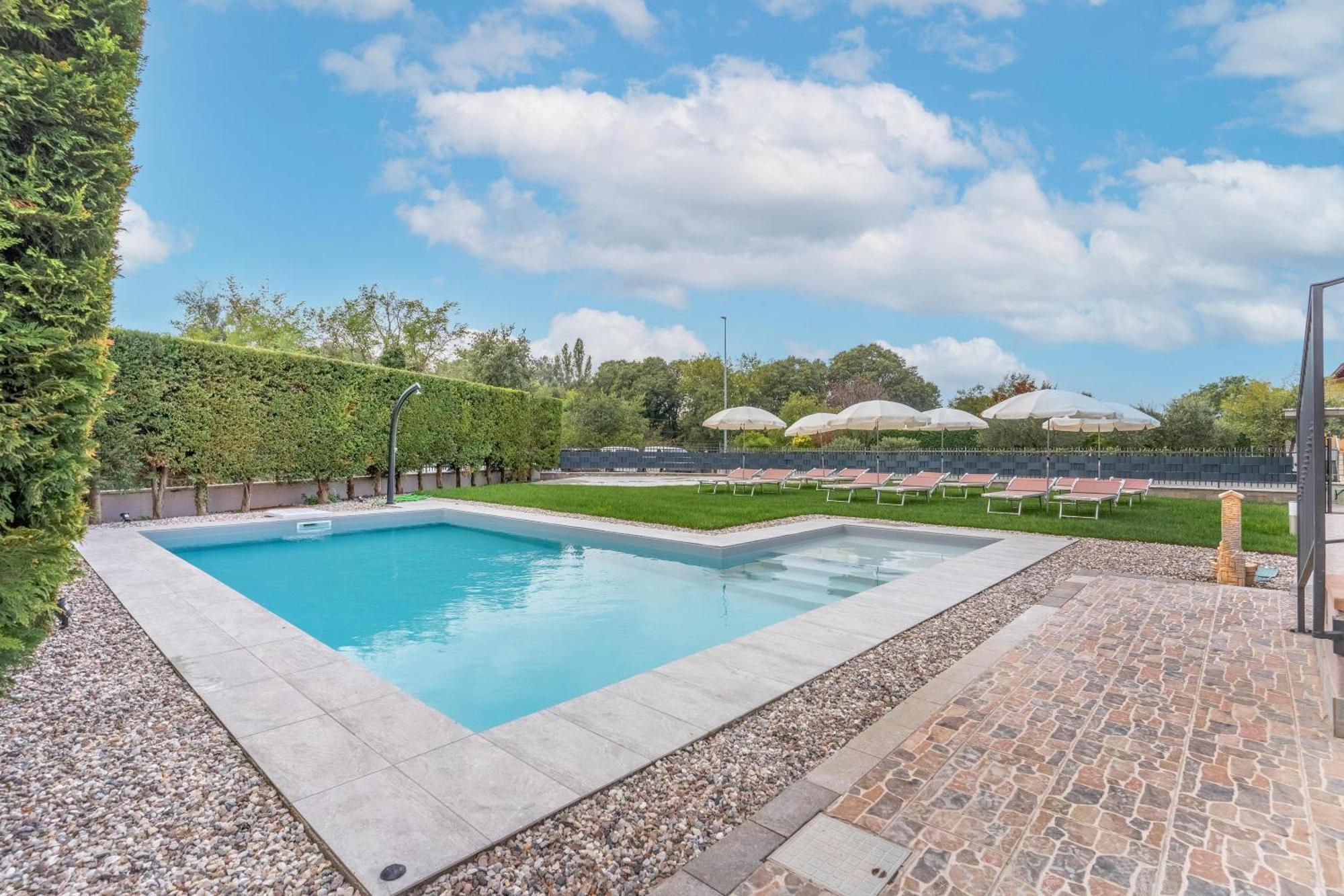 -Free Pool And Parking- Garda House Apartments กัสเตลนูโอโว เดล การ์ดา ภายนอก รูปภาพ