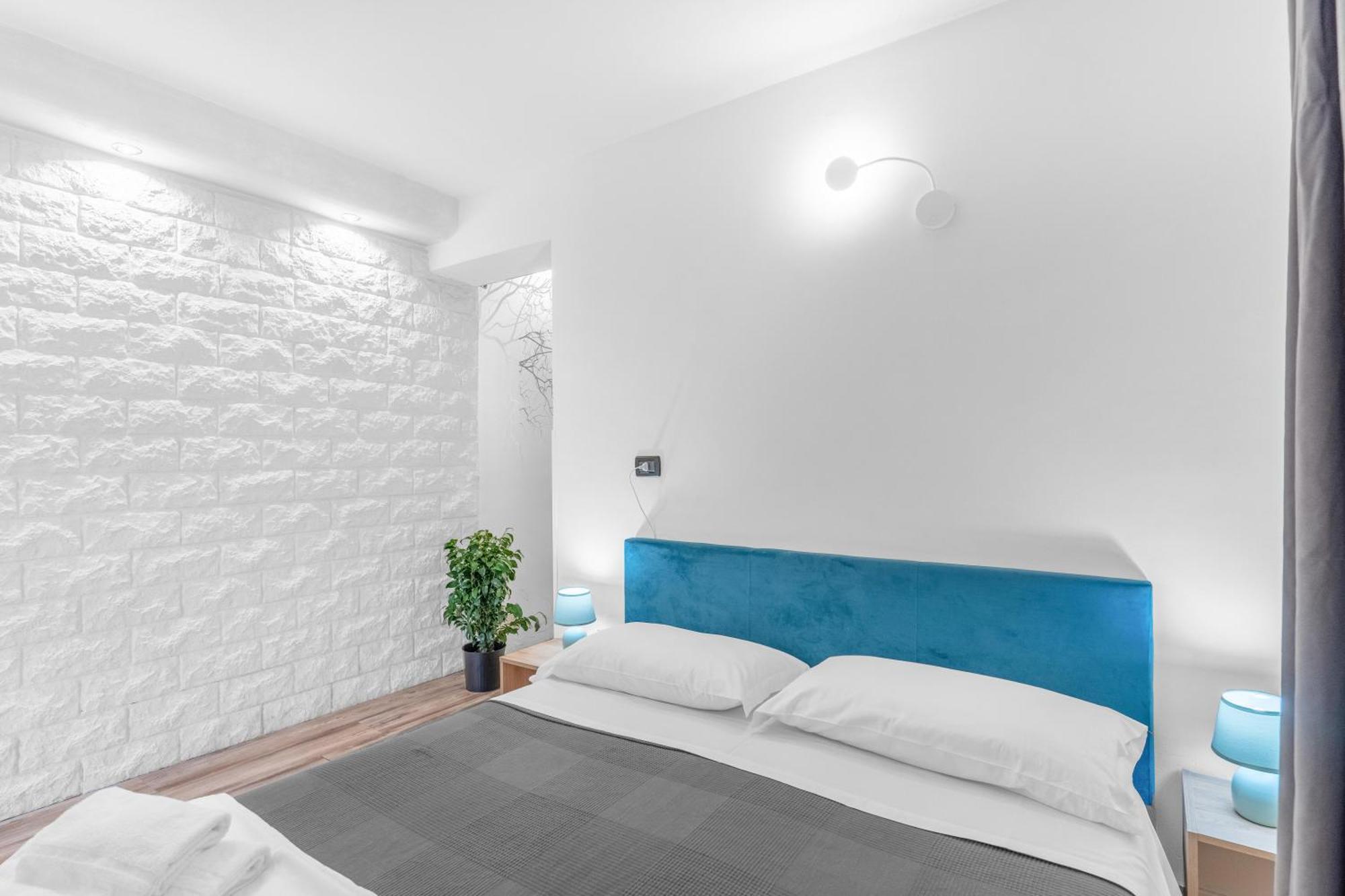 -Free Pool And Parking- Garda House Apartments กัสเตลนูโอโว เดล การ์ดา ภายนอก รูปภาพ