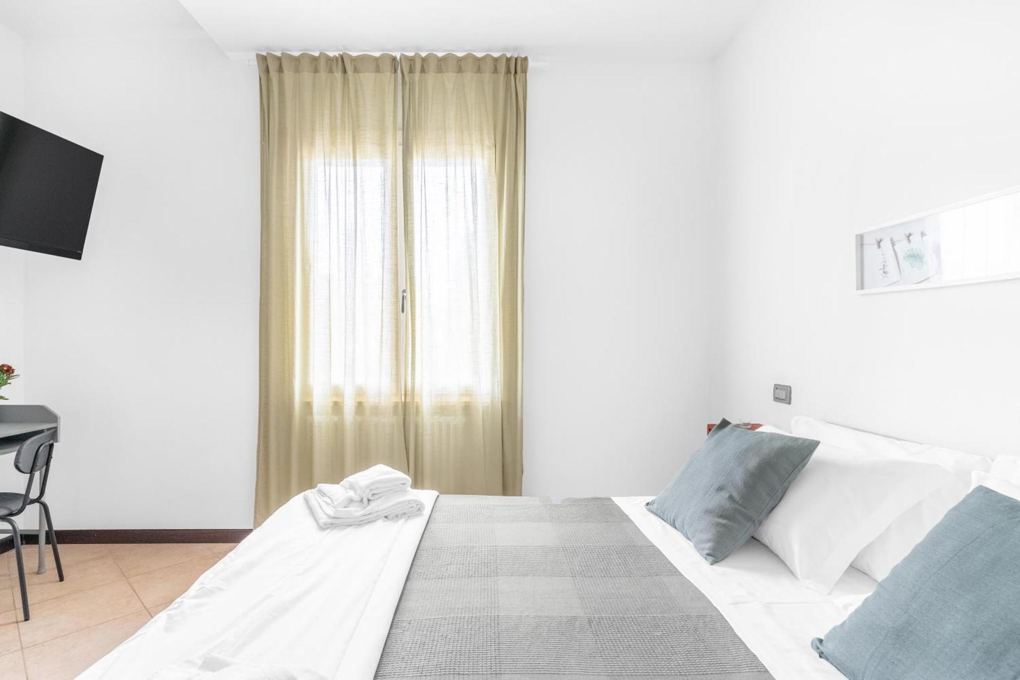 -Free Pool And Parking- Garda House Apartments กัสเตลนูโอโว เดล การ์ดา ภายนอก รูปภาพ