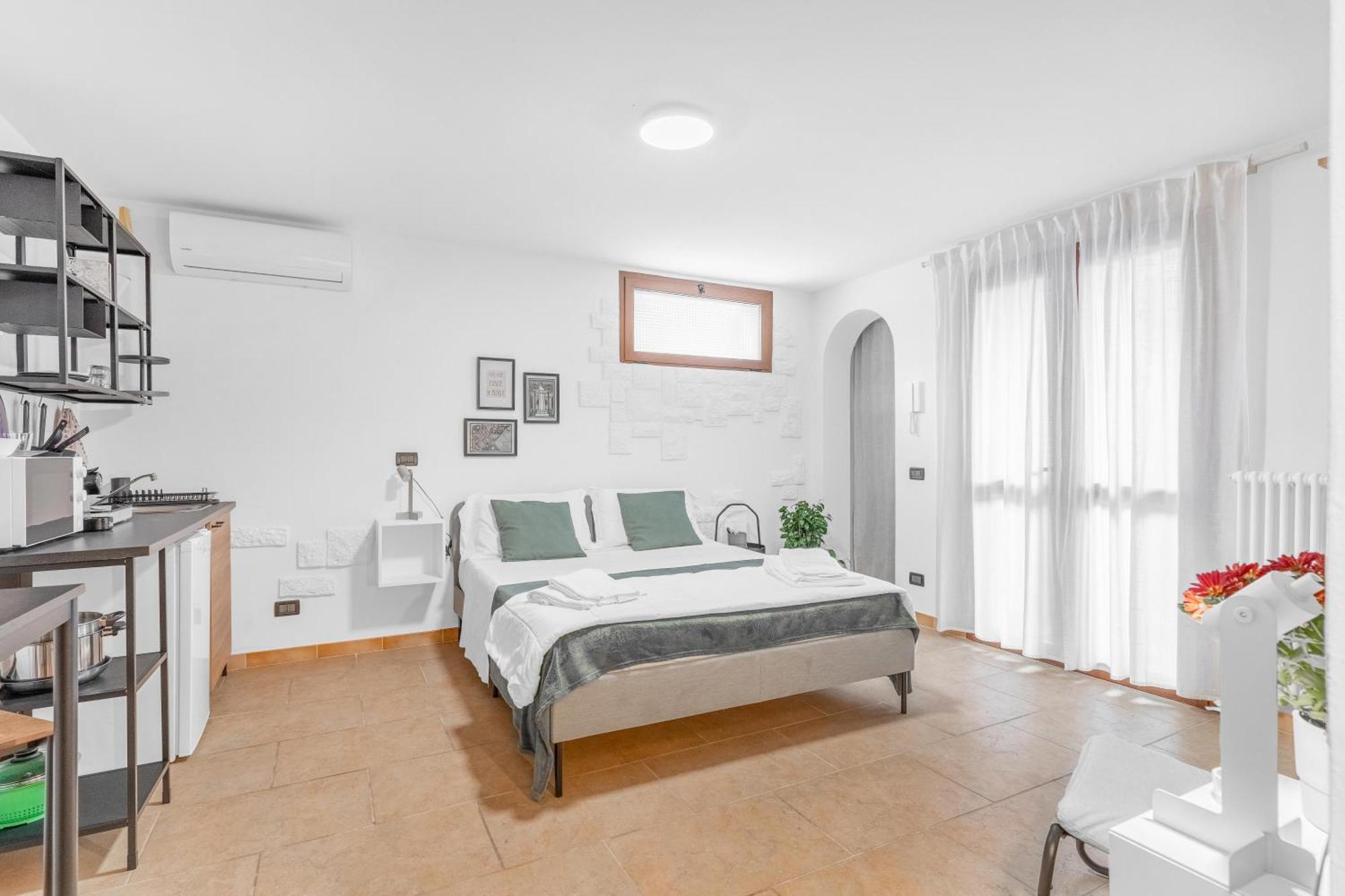 -Free Pool And Parking- Garda House Apartments กัสเตลนูโอโว เดล การ์ดา ภายนอก รูปภาพ
