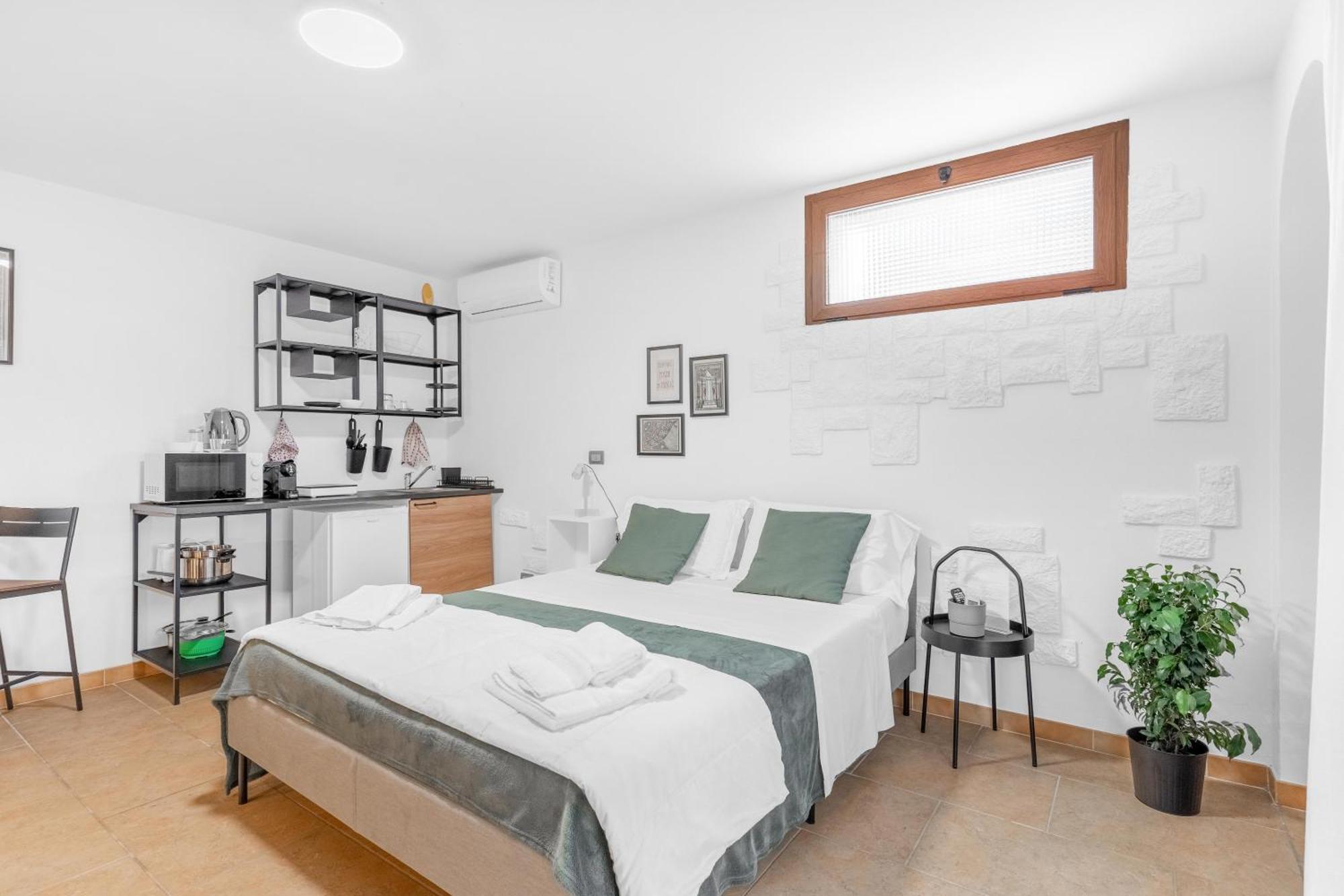 -Free Pool And Parking- Garda House Apartments กัสเตลนูโอโว เดล การ์ดา ภายนอก รูปภาพ